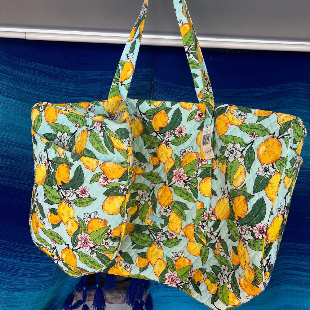 Vera Bradley Lemon Design Weekend Bag / BRAND NEW WITH TAG
